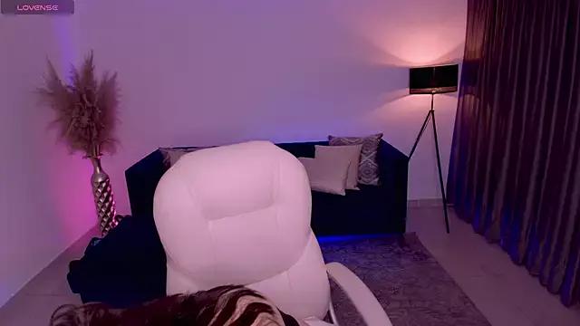 emmy_walker on StripChat 