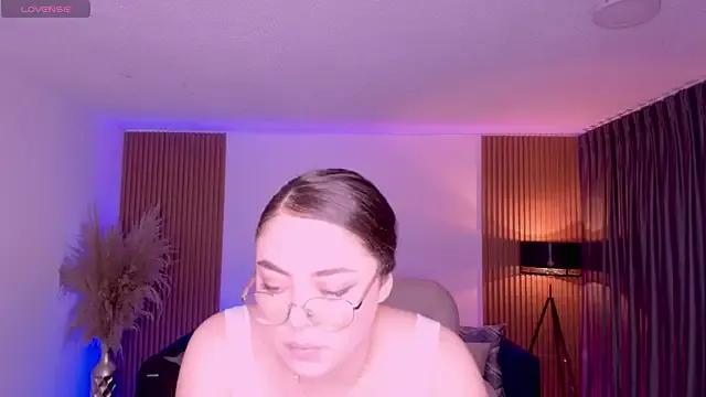 emmy_walker on StripChat 