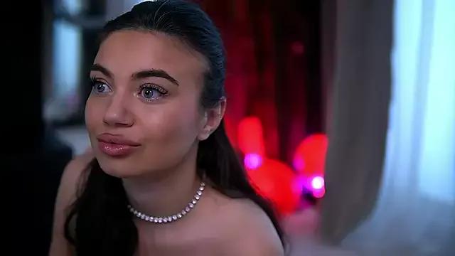 EsmeeLuv on StripChat 