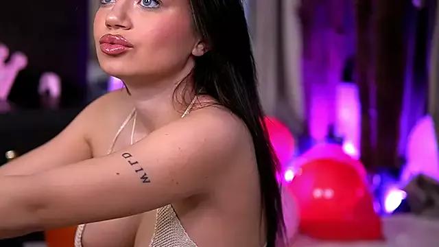 EsmeeLuv on StripChat 