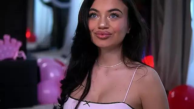 EsmeeLuv on StripChat 