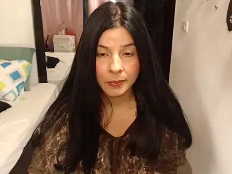 Estefani_32 on StripChat 
