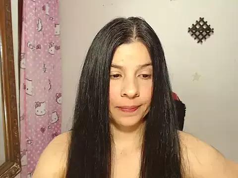 Estefani_32 on StripChat 
