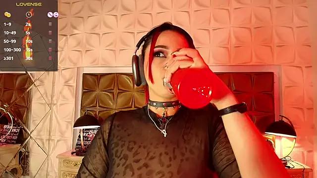 EvaaFoxxy1 on StripChat 