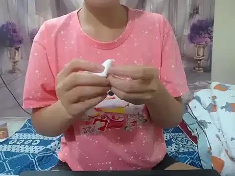 Hannie_22 on StripChat