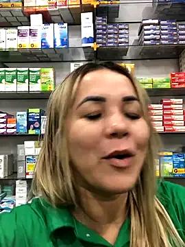 imoly_ — Me Masturbar no Banheiro da Farmacia