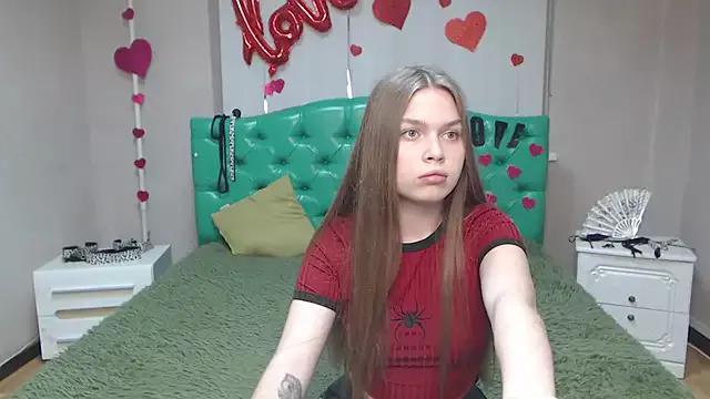 LaraPika on StripChat 