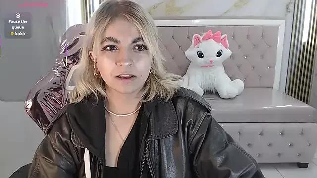 lili_conor_s on StripChat 