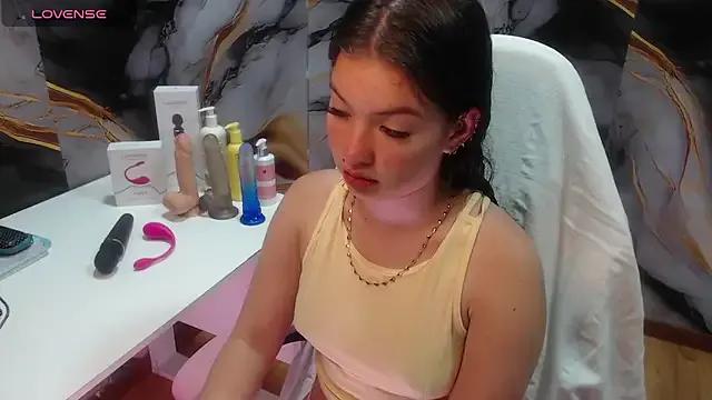 lilimini032 on StripChat 