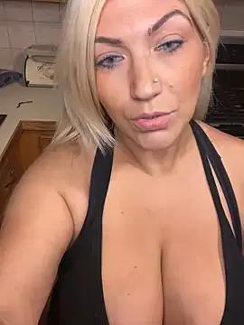 LittleMissEeve — Fuck me n squirt kitchen floor