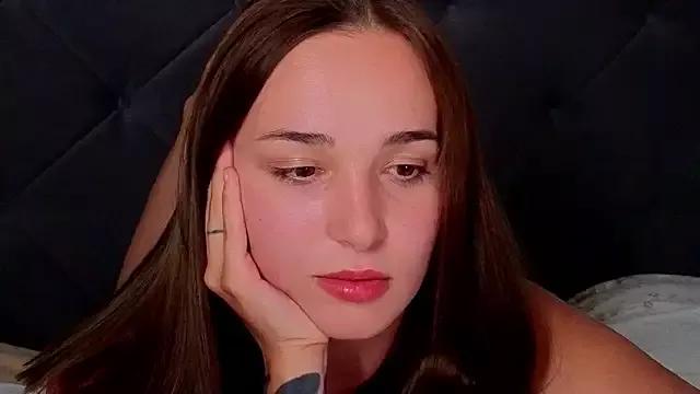 MeIisaLove on StripChat 