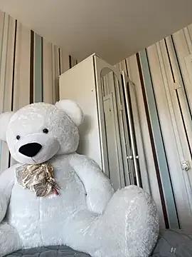 My_Hotgirl — oil show