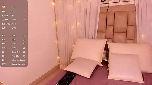Naaomi_hills on StripChat 