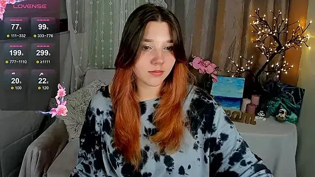 PenelopeOneGrey on StripChat 