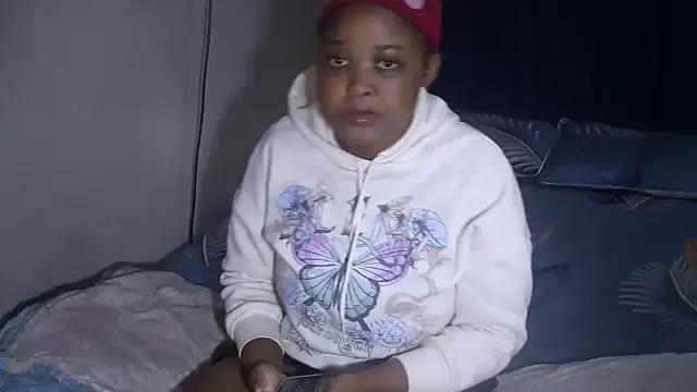 QUEENSHYNESS on StripChat