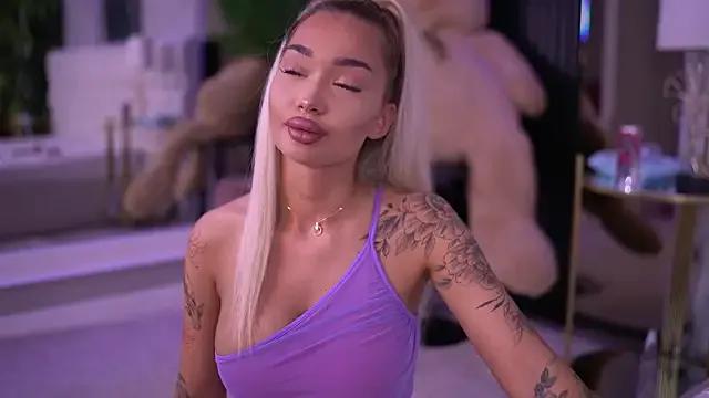 SashaFerrera on StripChat 