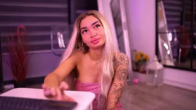 SashaFerrera on StripChat 
