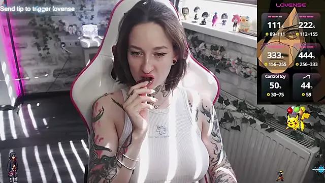 SweetyBerryX on StripChat 