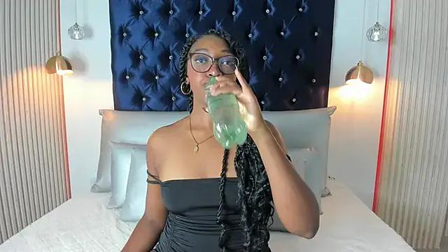 YallianaBrooks on StripChat 