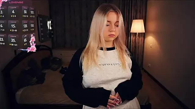 ZaraCreedon on StripChat 