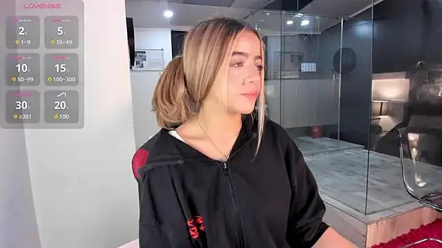 Zhaavia on StripChat